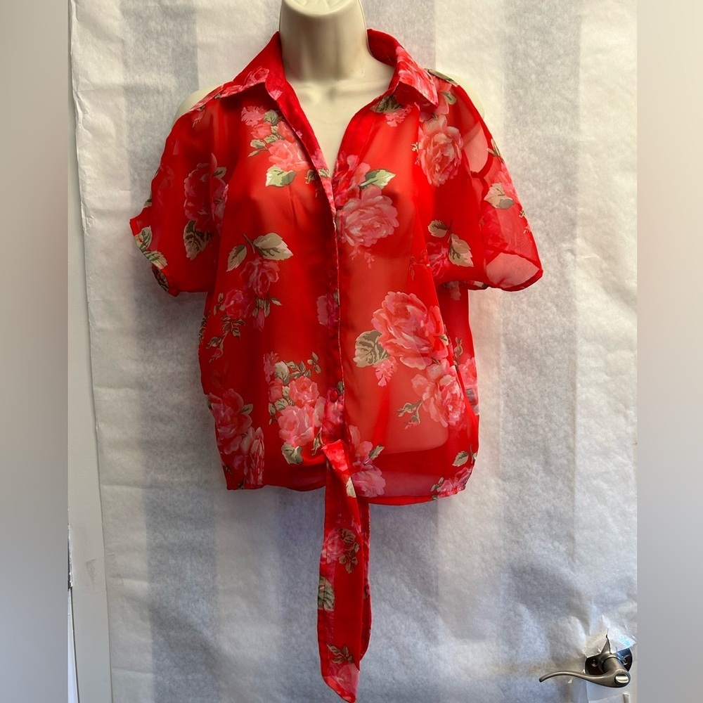 Red Floral‎ short sleeve sheer shirt button up blouse with tie front. Sz-S. N19